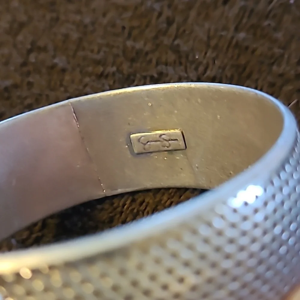 Gorgeous Jessica Simpson metal bangle bracelet - Picture 3 of 4